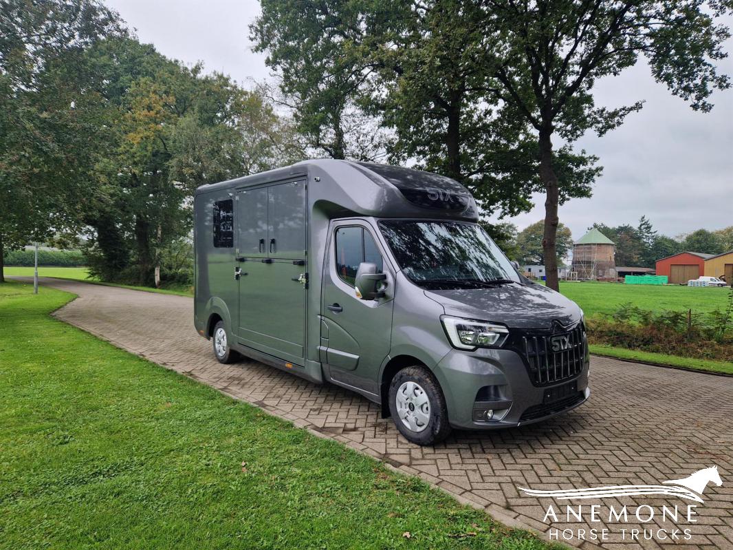 Renault Master RED STX 61