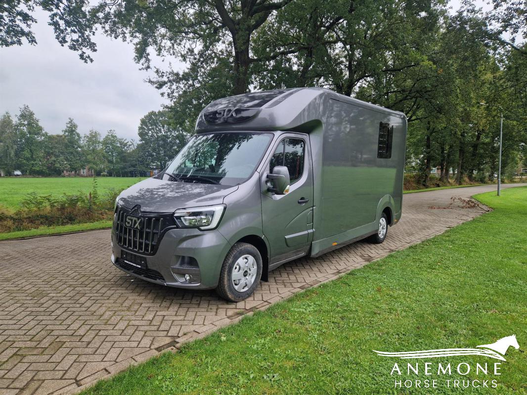 Renault Master RED STX 61