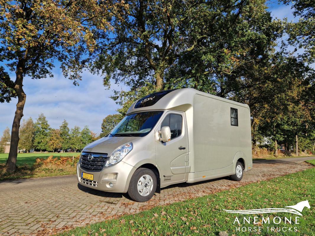 Opel Movano STX 104