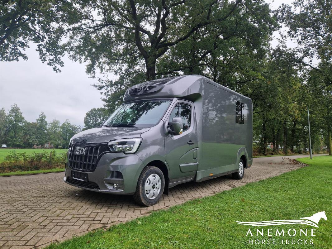 Renault Master RED STX 61